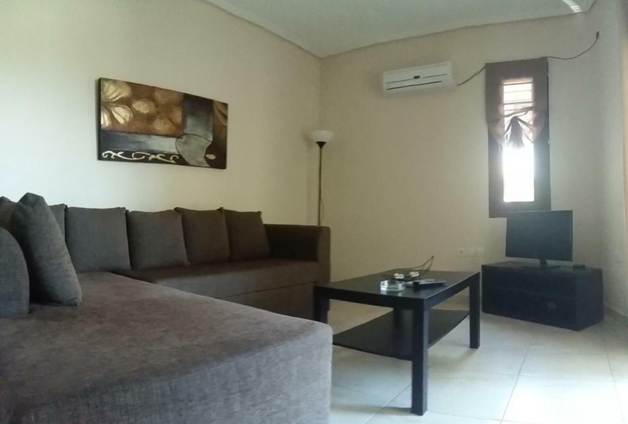 Gougousis Apartments Kaloyiros ภายนอก รูปภาพ