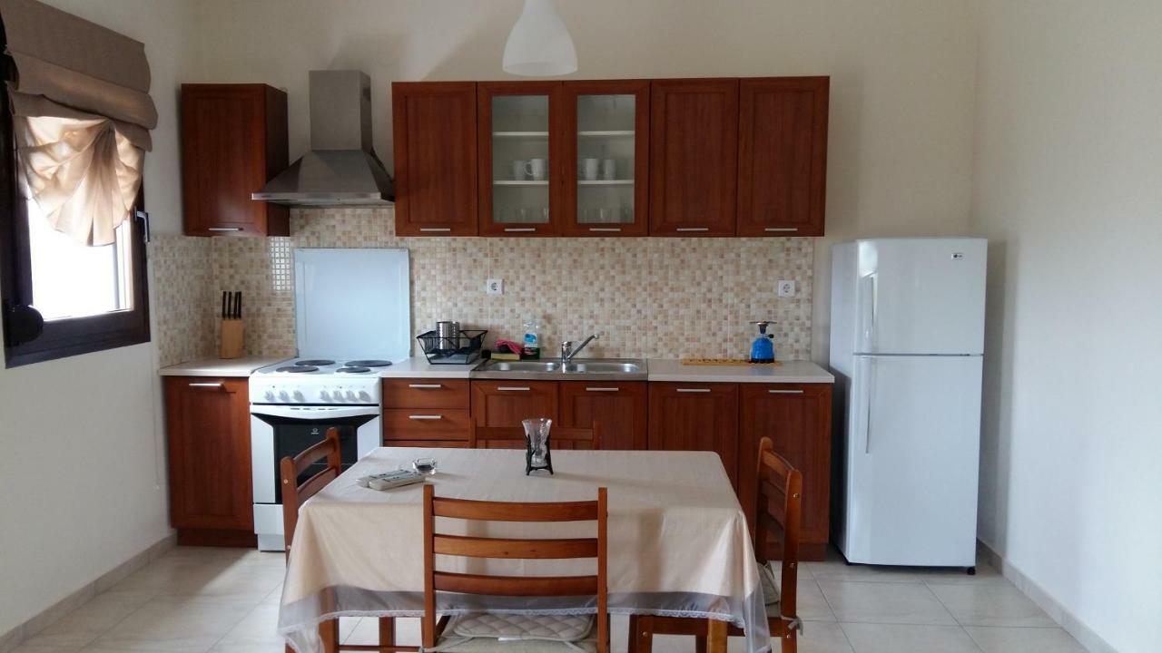 Gougousis Apartments Kaloyiros ภายนอก รูปภาพ